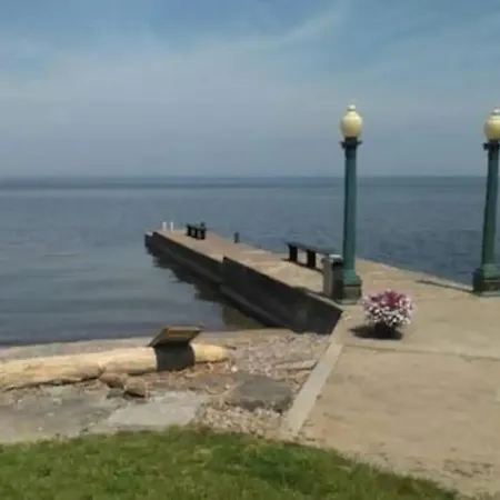 Historic Lakefront Gettaway With Canoe!